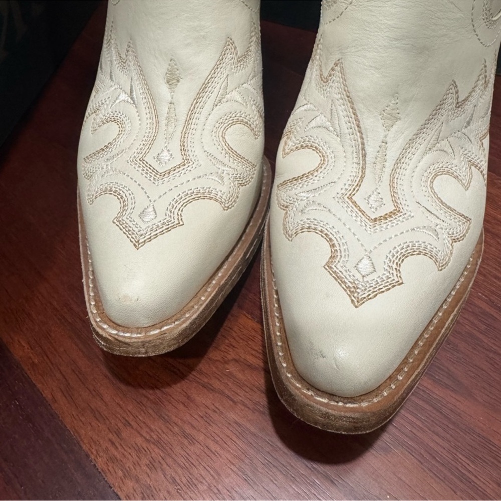 Samira Leather Cowgirl Boots - Chic
Western Style & Comfort - Picture 5 of 12